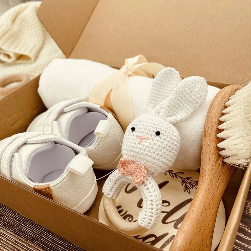Custom Super Soft Bamboo Muslin Swaddle Bunny Teething Rattle Toys 4Pcs Set Baby Bathing Brush Milestone Newborn Baby Gift Set