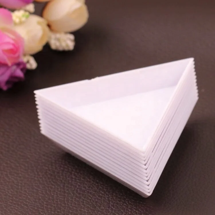 Оптовая продажа, белые пластиковые треугольные лотки для дизайна ногтей со стразами