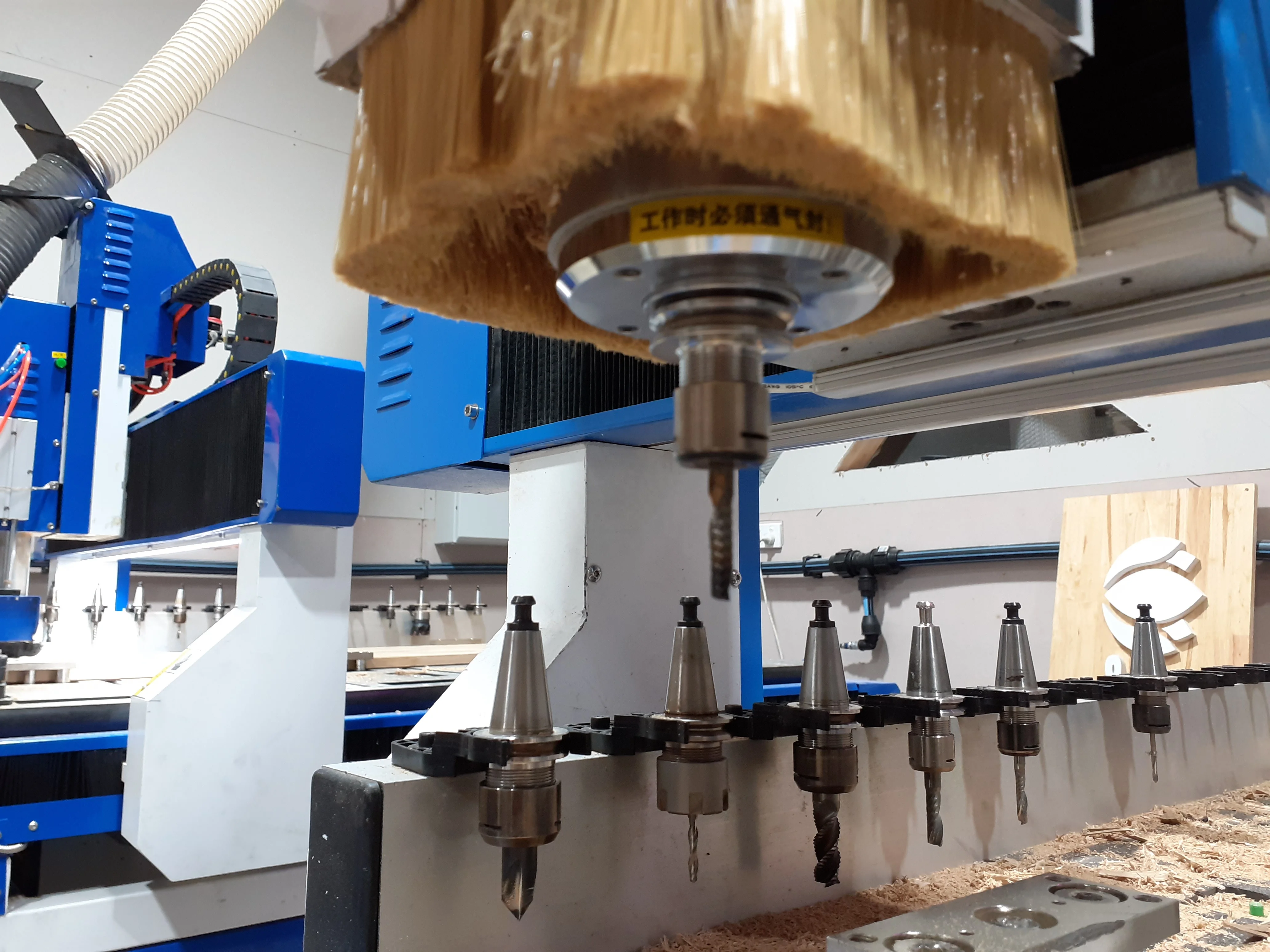CNC Milling Automatic Tool Changer with 16 Tool Holder Position Straight Tool Magazine