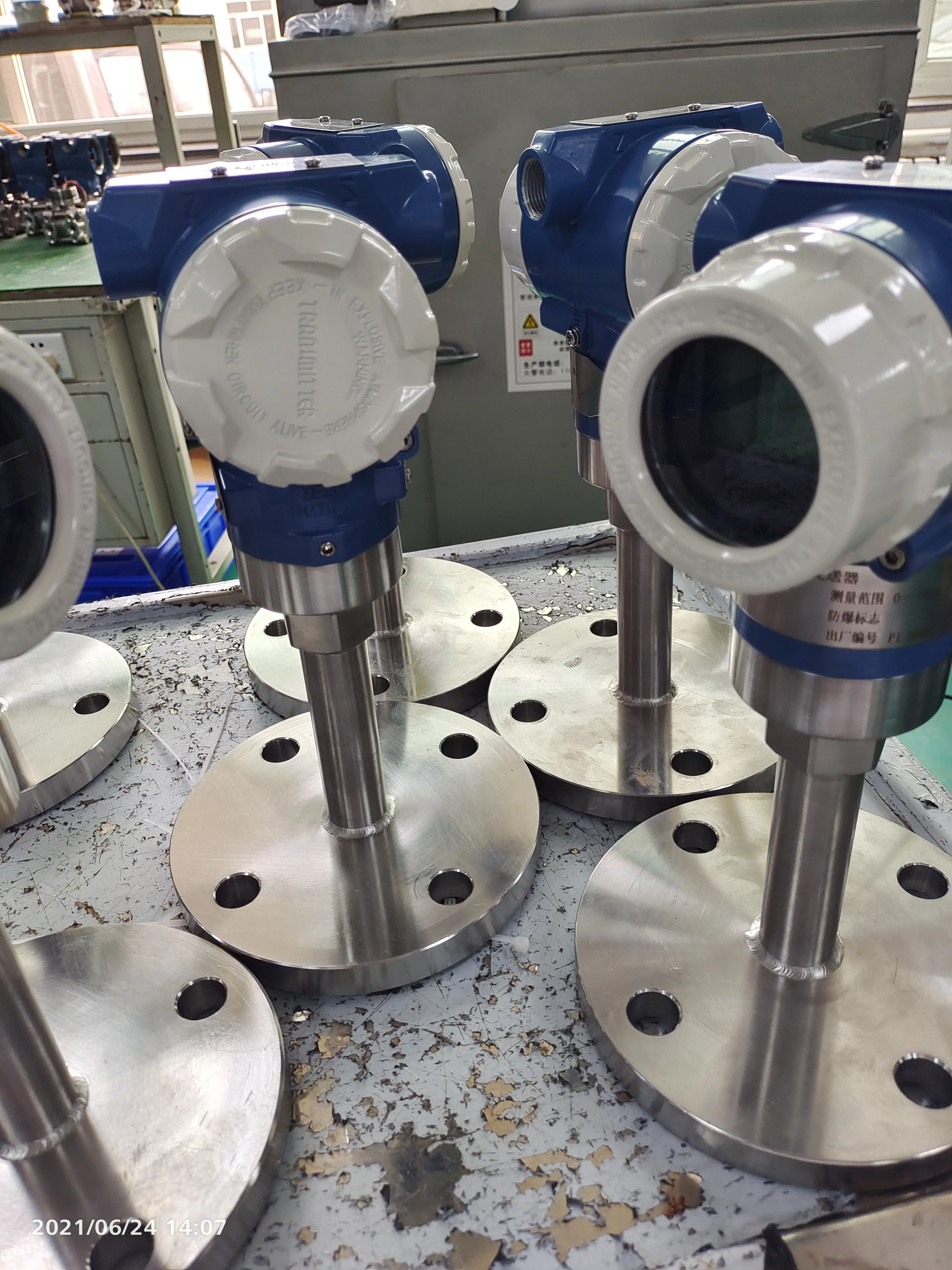 Single Flange Liquid Level Transmitter Differential Pressure Transducer Remote Seal Level Transmitter for tank Level