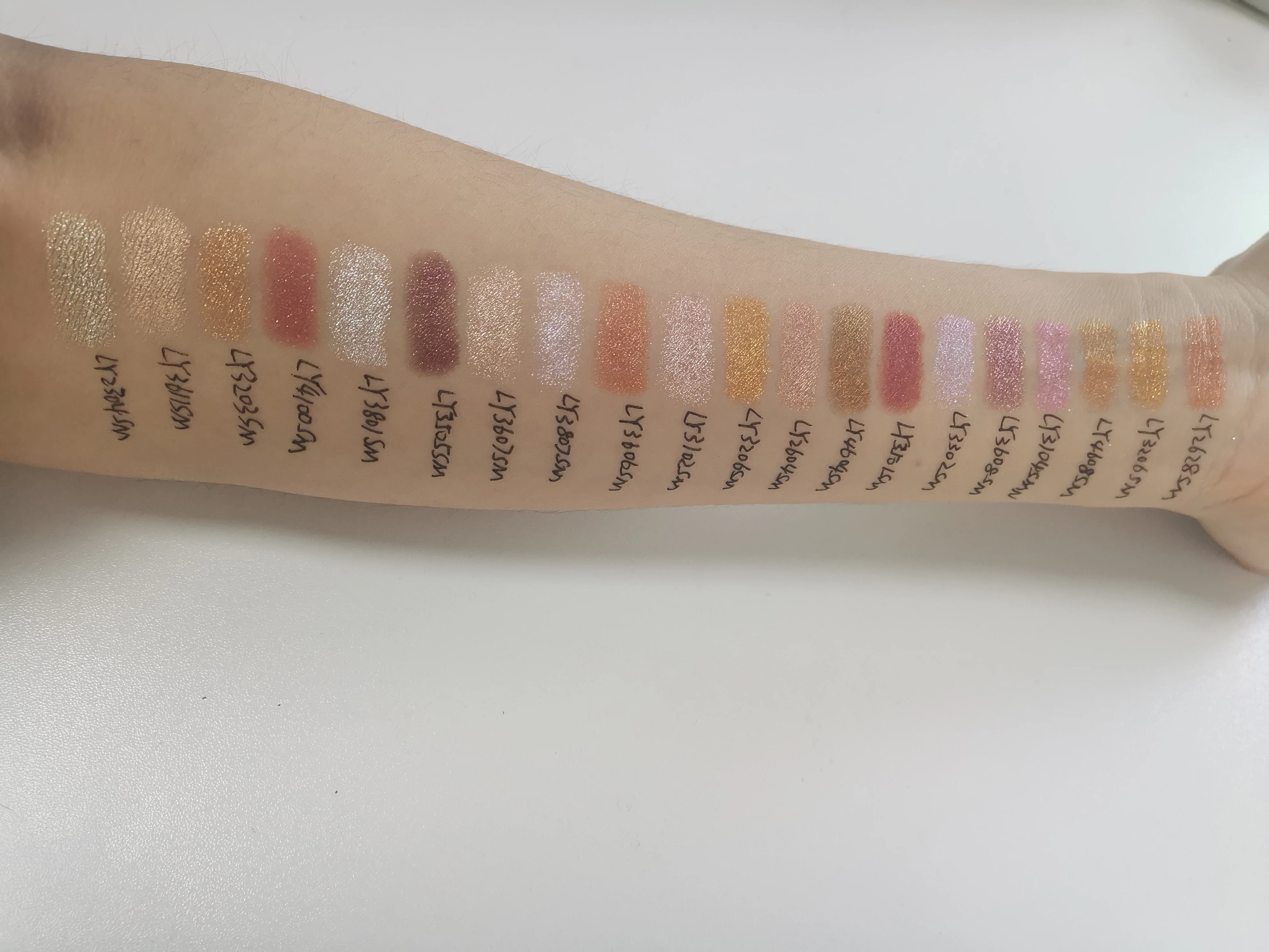 product jelly eyeshadow stick glitter eye makeup pen with twist up design for daily party and festival looks private label-9