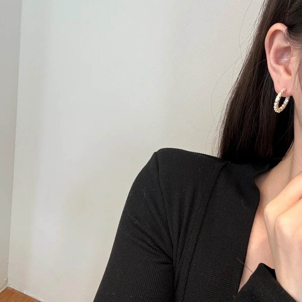 KAKODIY simple design 14K gold cubic zirconia shiny 925 Sterling Silver hoop earrings detail 2
