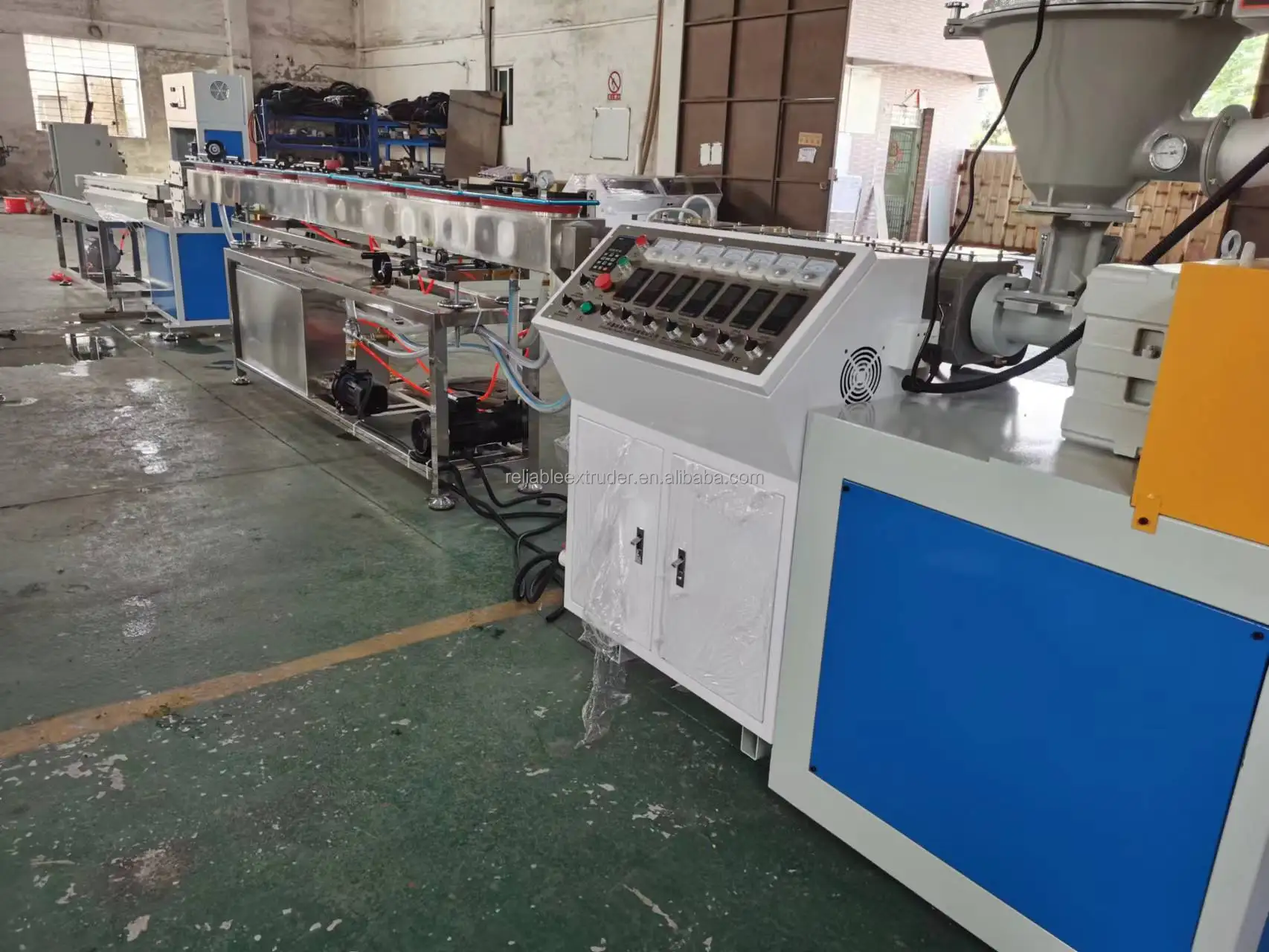 Single-Screw Plastic PP/PE/PVC/EVA/FEP/PU Soft Medical Tube Machine Bearing Gearbox Core Components for Pipe Featuring PLC