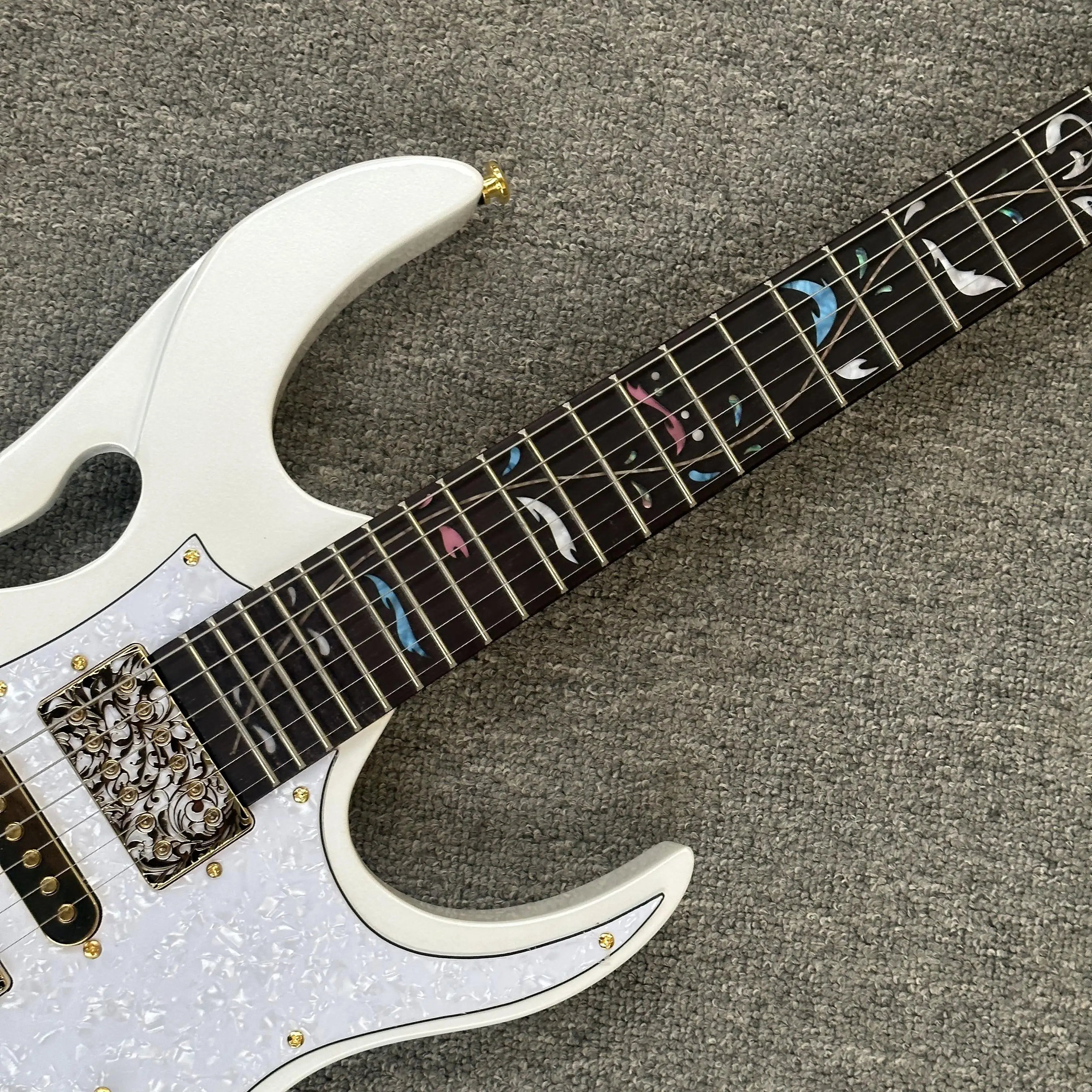 Ibn White 7V Electric Guitar with White Pickguard & Gold HSH