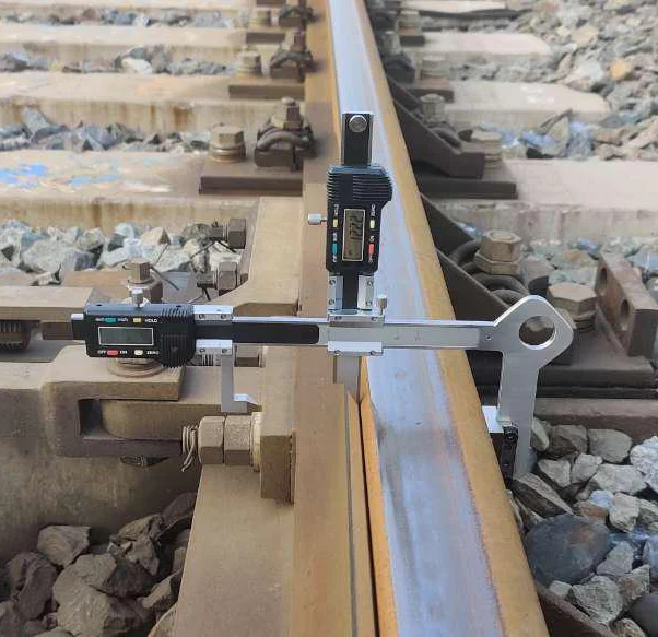 Sliding Digital Rail Head Wear Measuring Gauge for measuring the wear of rail and the side wear value of the wing rail.
