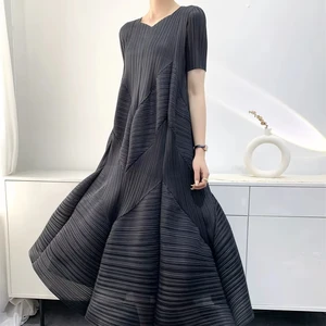 Miyake Plain-color Loose Casual Plus-size Dress with a Gentle and Elegant Style, Short-sleeved Pleated Dress