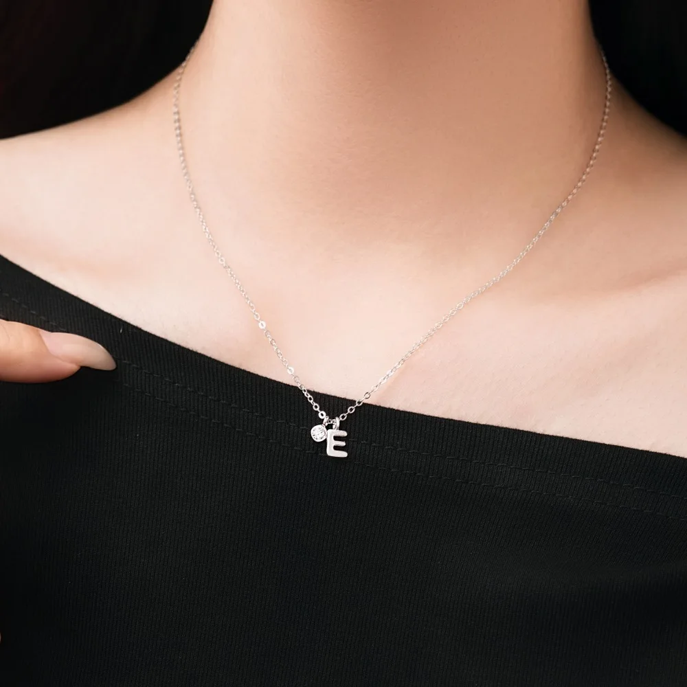 KAKODIY Charm Letter -E- initial letter pendant necklace, suitable for women as birthday gifts, non-tarnishing 5A zirconia jewelry detail 3