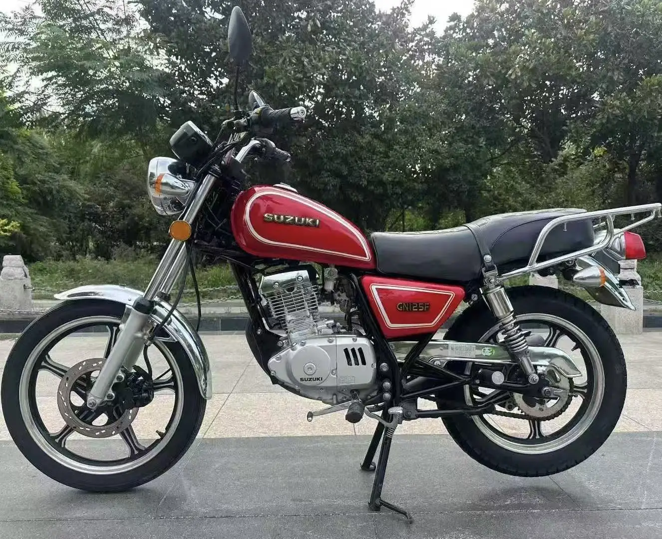 Suzuki GN125 with High-end Disc Brakes and Dual Electric Start