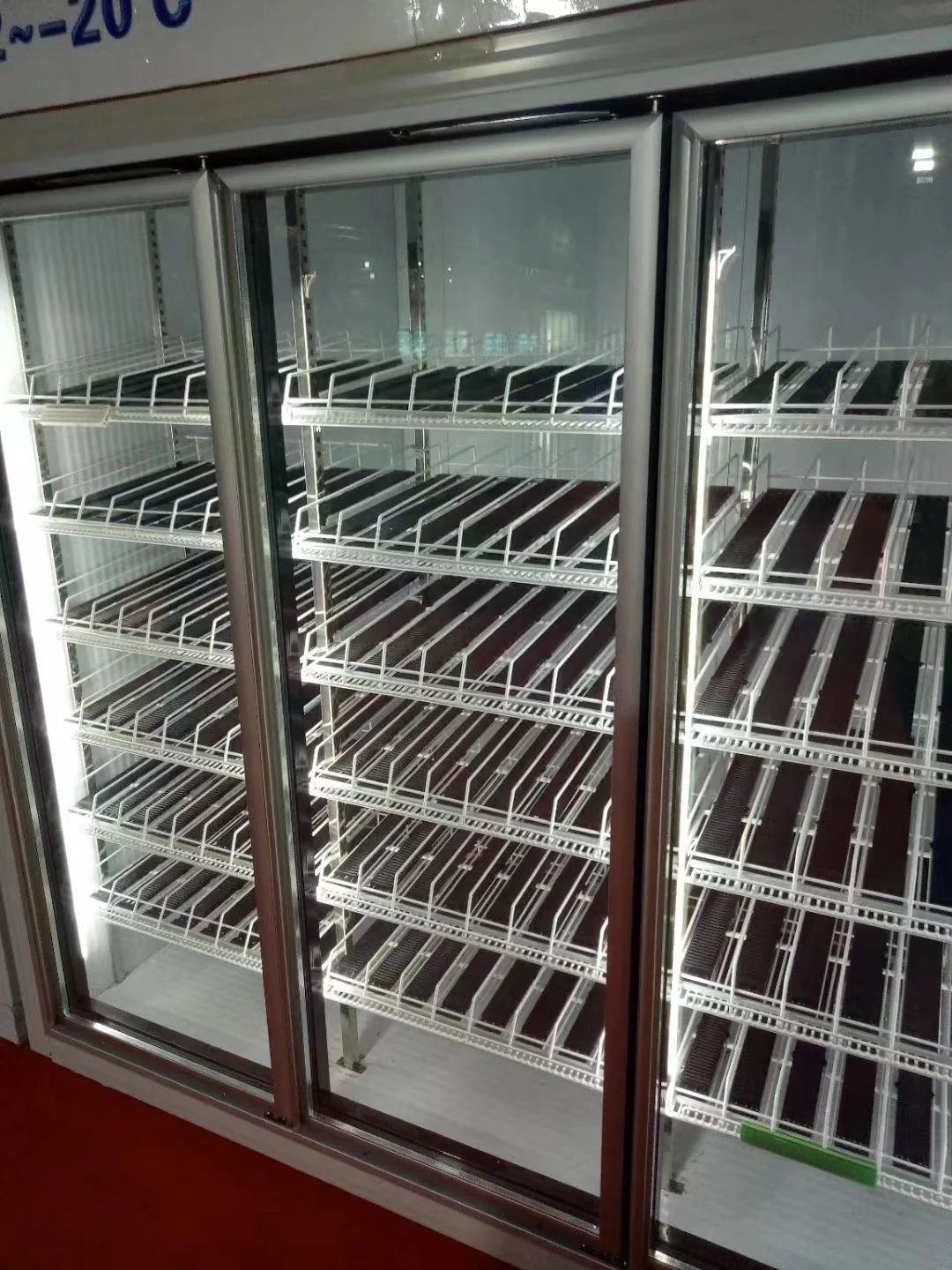Light Duty Single-Sided Refrigerator Flex Gravity Feed Roller Freezer Shelf Pusher System for Supermarket