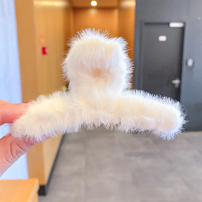 Autumn and Winter New Style Women Soft Plush Hair Claws Korean Fashion Female Fuzzy Hair Claw Clips