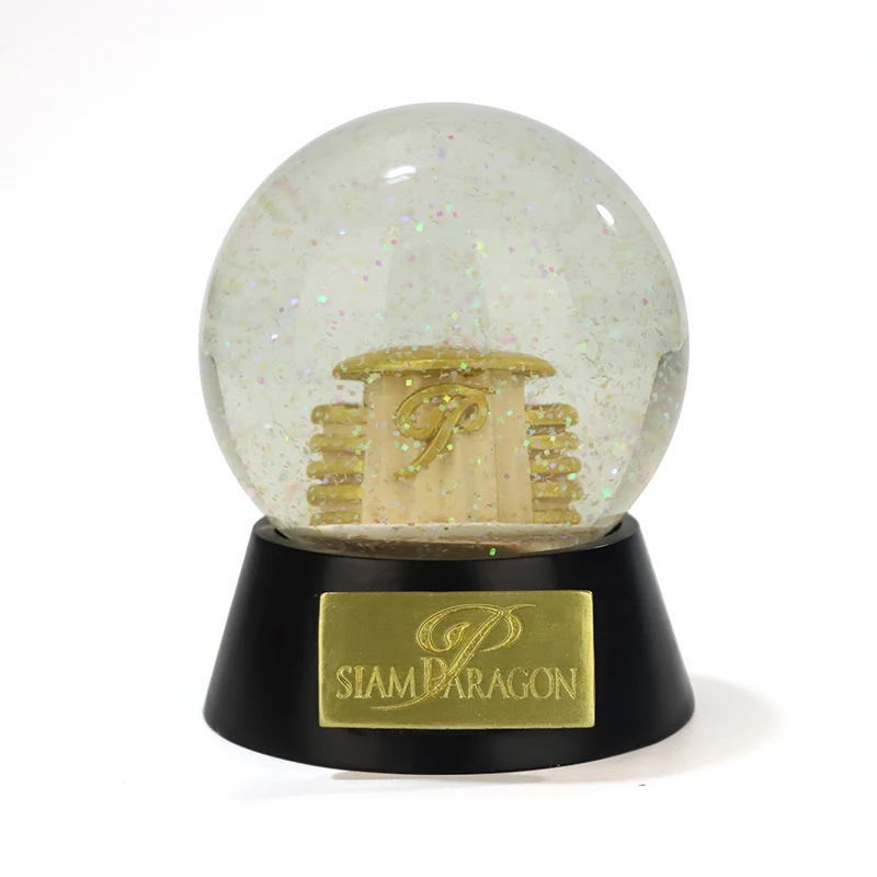 Убризгана пластична стаклена кугла са снегом на велико, прилагођено лого тржног центра, статуа од смоле, модел за намештај за радну површину, дизајн поклона