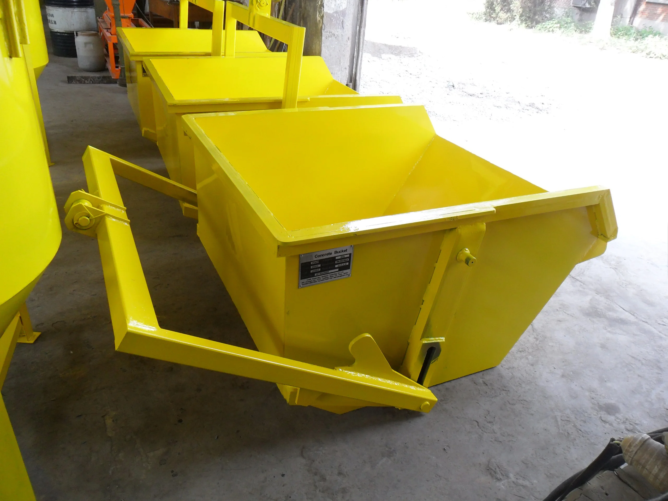 Square Shape Self Transporting Concrete Bucket