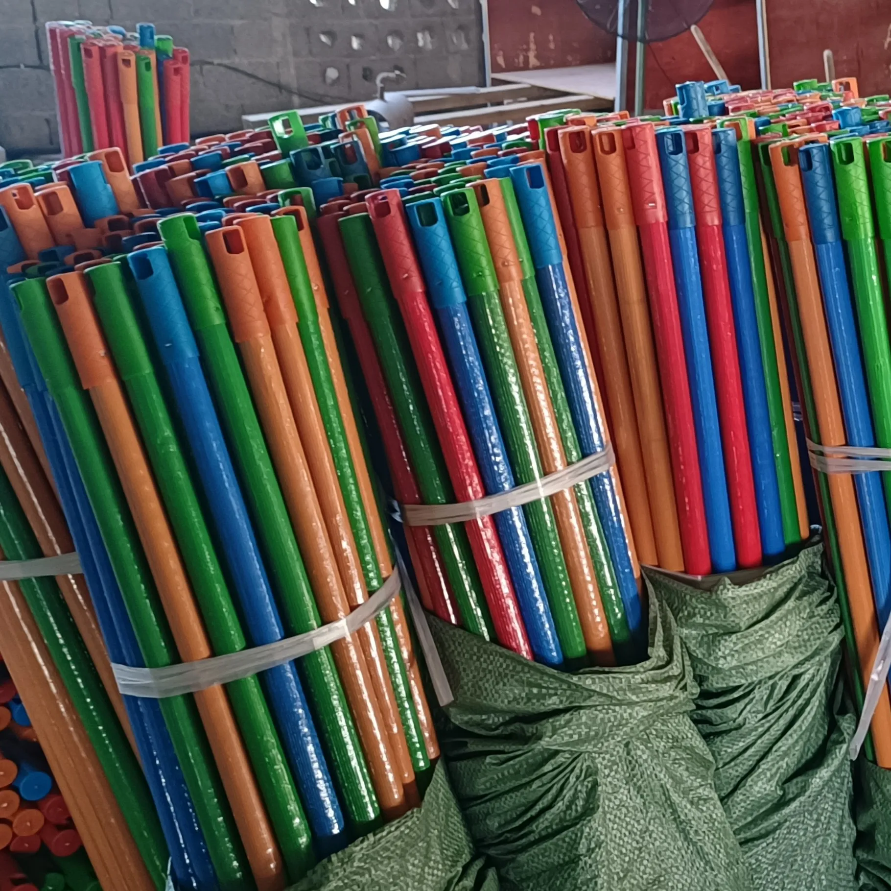 Factory Wholesale Polished Natural Wood Handle Broom Stick Mop Stick