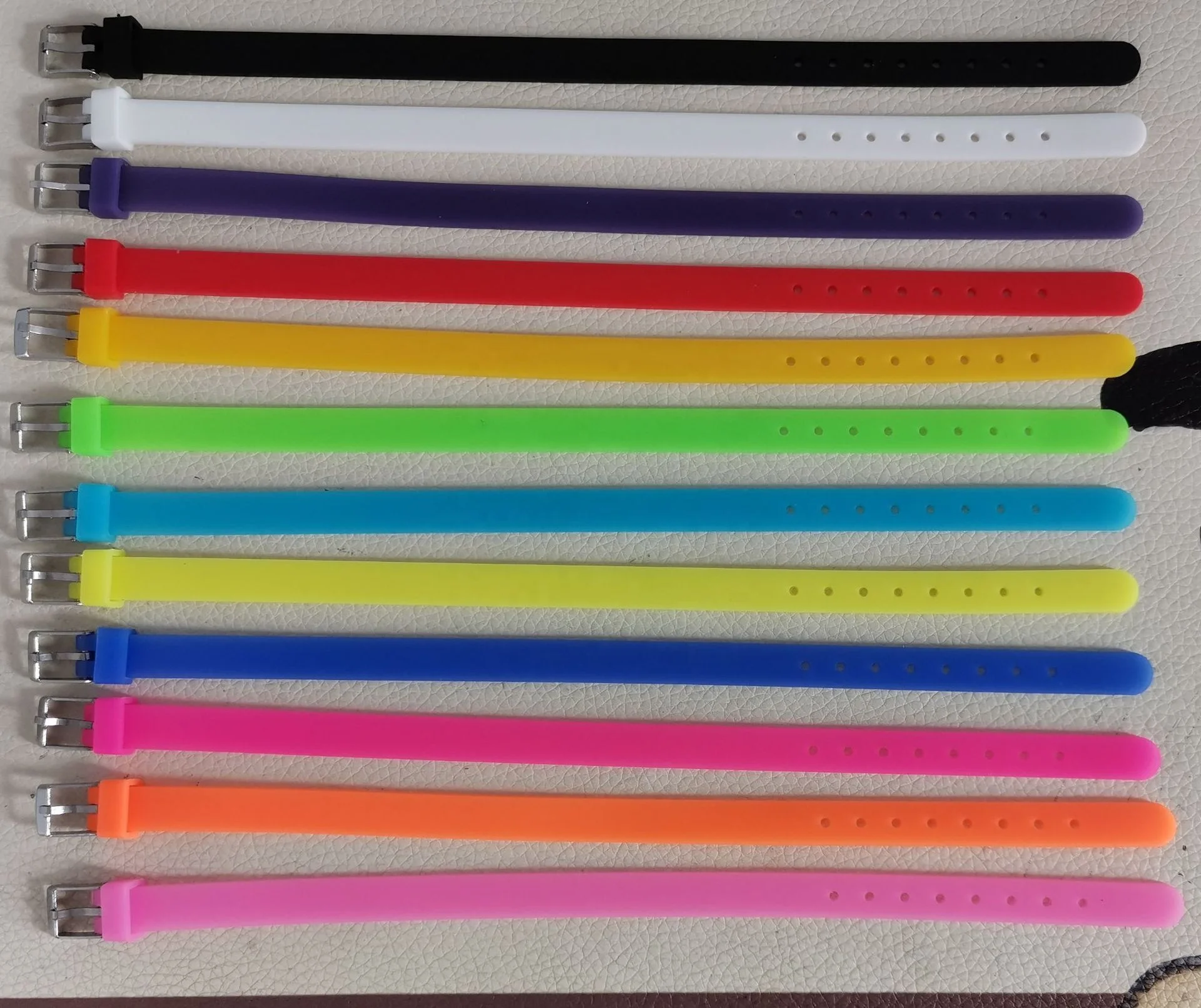 Free Customized 8mm 10mm Color Mixed Silicone Wristbands for Diy Letters