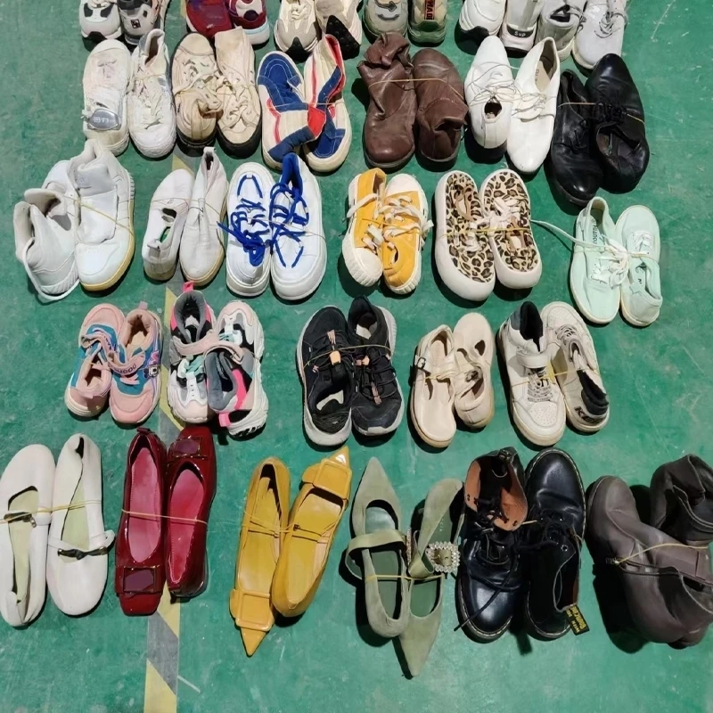 Fournisseur chinois de vente en gros de chaussures d'occasion, sandales  d'occasion, chaussures d'été à talon bas pour femmes, chaussures d'occasion 