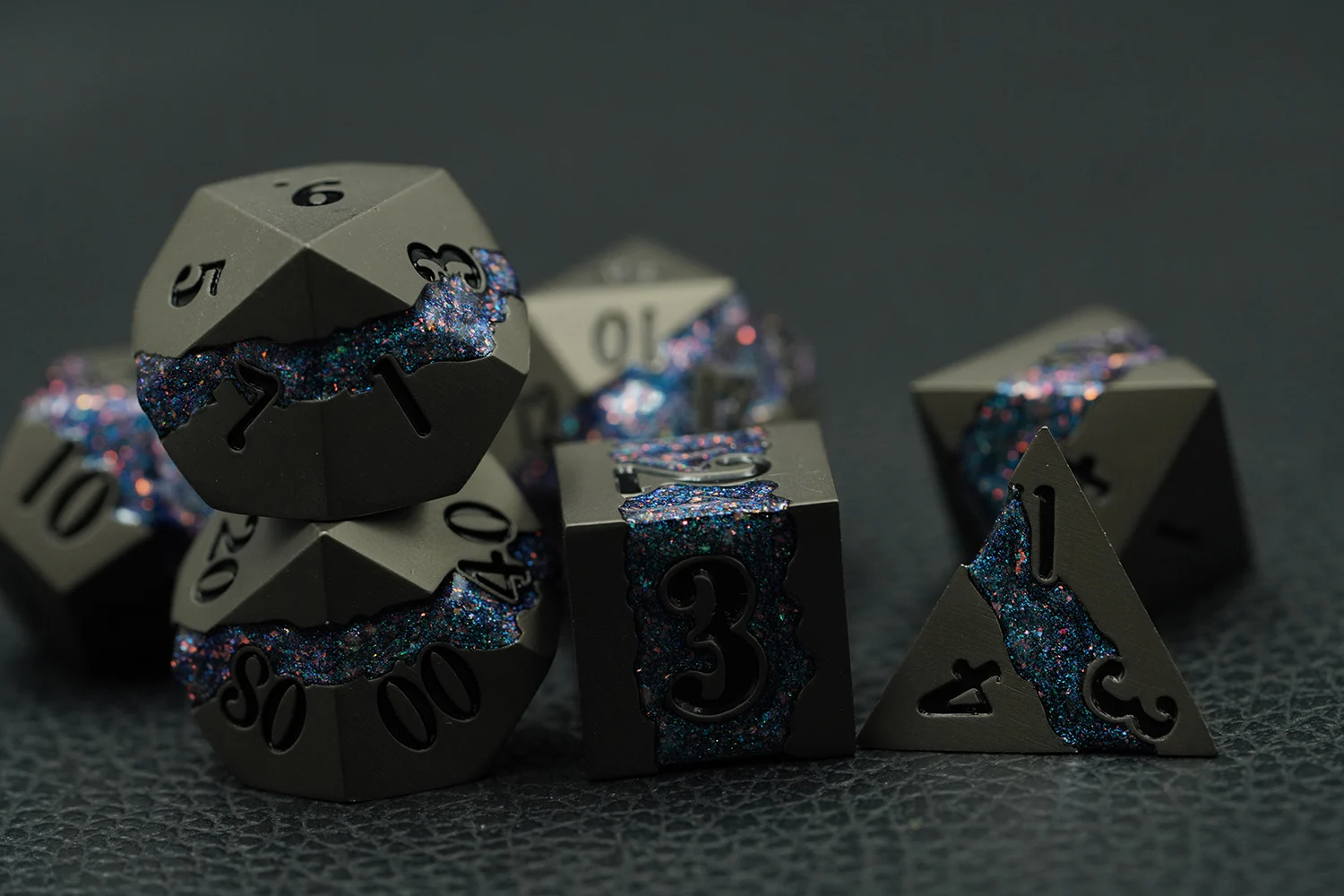 Luxury Matte Metal Dice Set Zinc Alloy Polyhedral Rpg DND Custom Mica Stripe Dice for Board Game manufacture