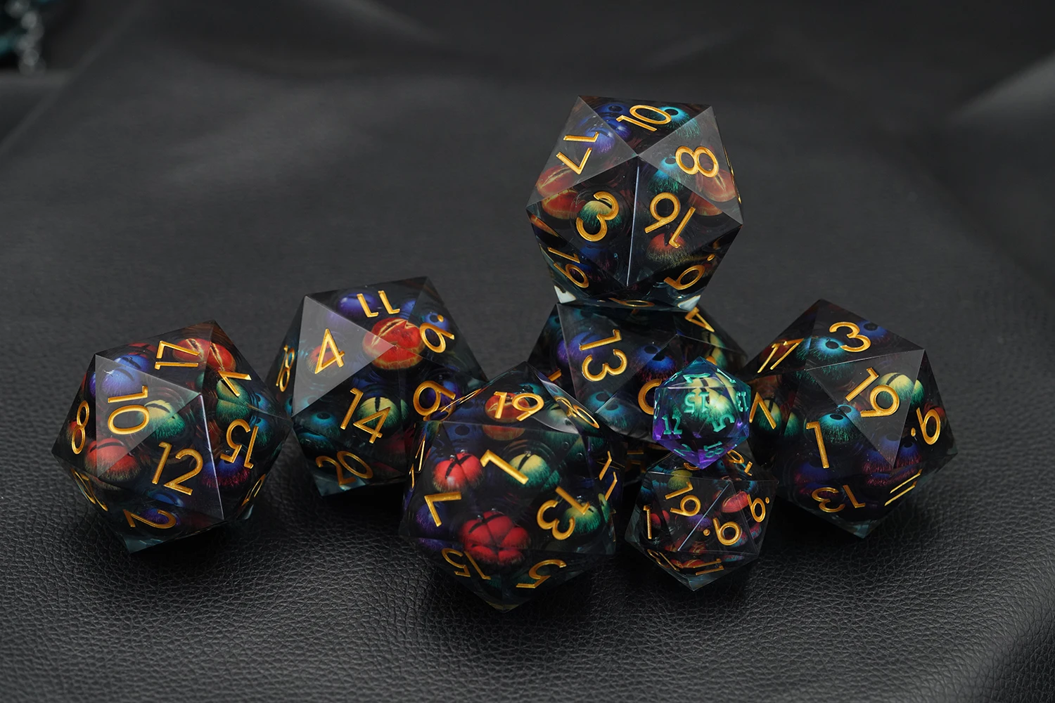 Yushun Custom Made DND D20 50MM Resin Dice Jumbo Moving Dragon Eye Polyhedral Design for Dungeons and Dragons manufacture