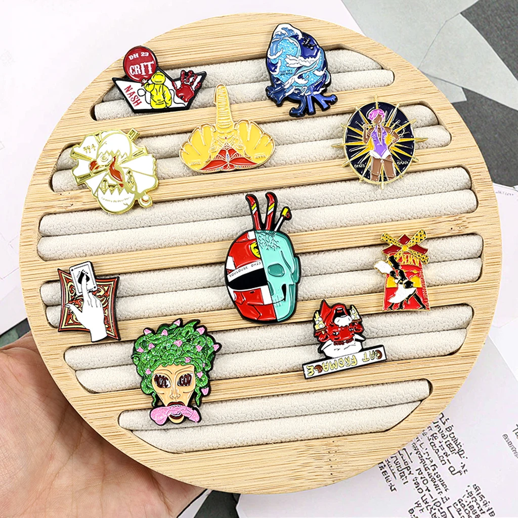 Op maat ontworpen metaal zinklegering kleding cartoonbroche reverspin anime hoedpin badges met harde en zachte emaille metalen logopin broche