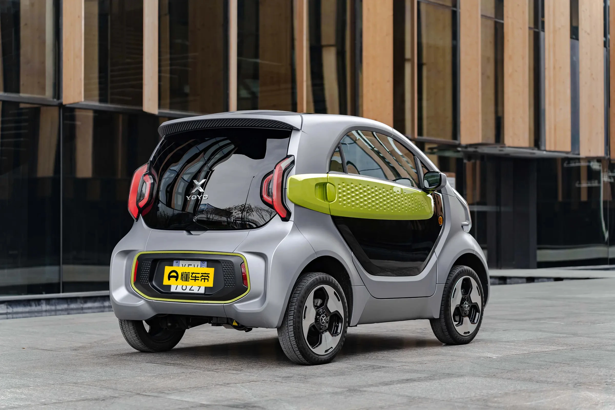 XEV YOYO Mini Electric Vehicle 2 Seater Adult New Energy Car Made in China