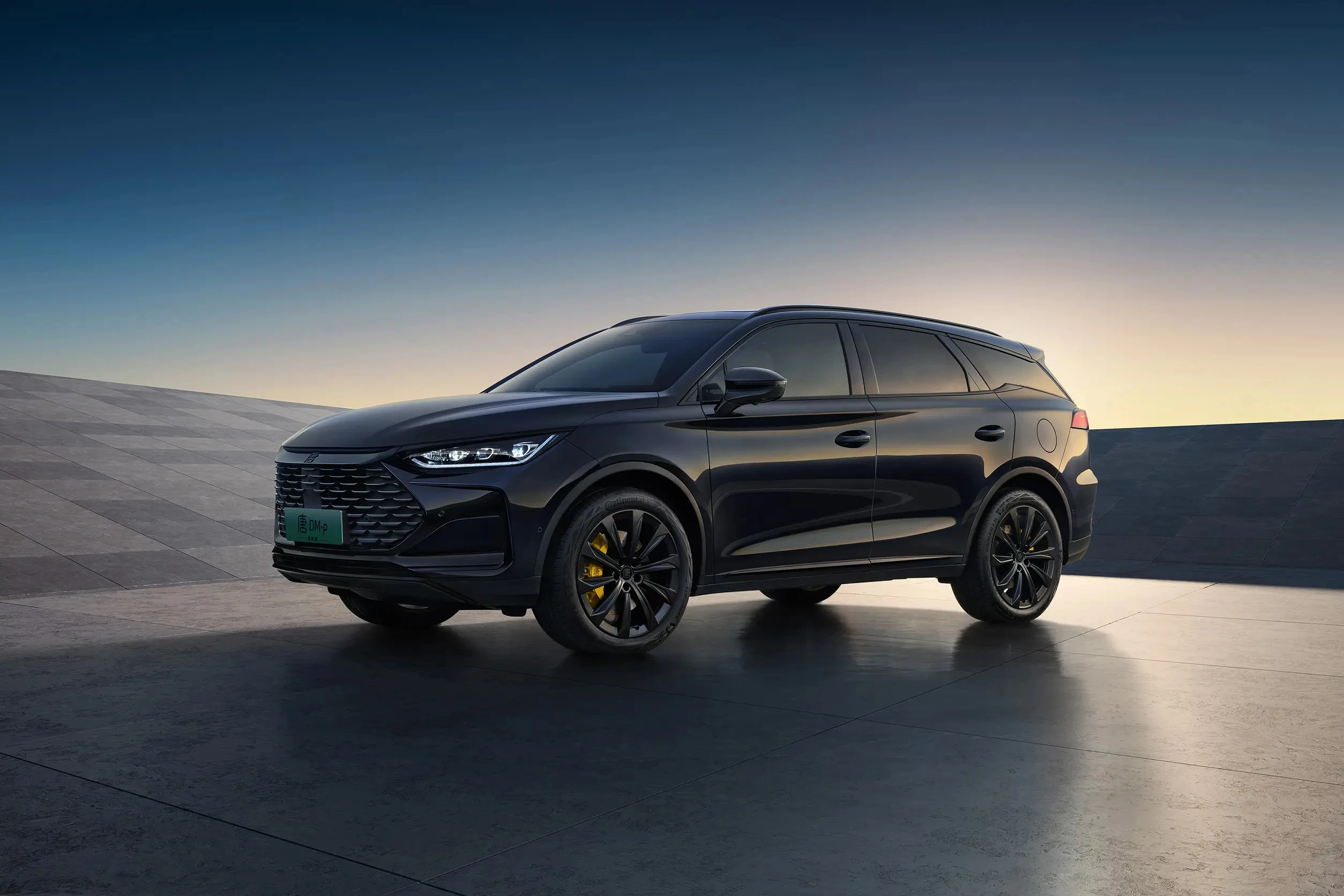 Tang DM-i 5 Kapılı 7 Koltuklu SUV aracı için Sıcak Satışta Çin Malı Yüksek Kaliteli Yeni Enerji Araçları ile Yüksek Menzil
