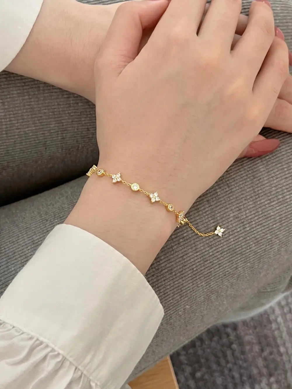 KAKODIY fashion four leaf clover with round zircon gold plated 925 Sterling Silver bracelet detail 3