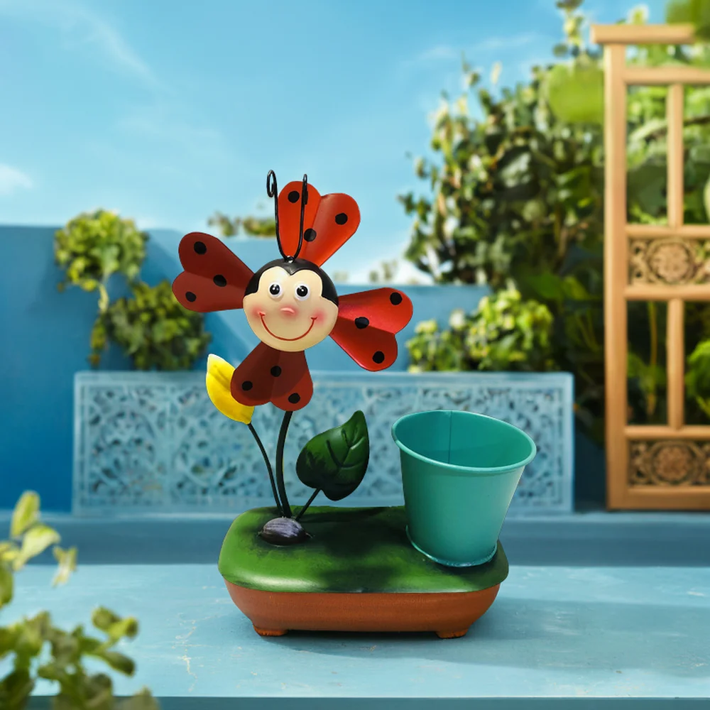 Custom Cartoon Rolling Ladybug And Bee Metal Flower Pot Windmaill