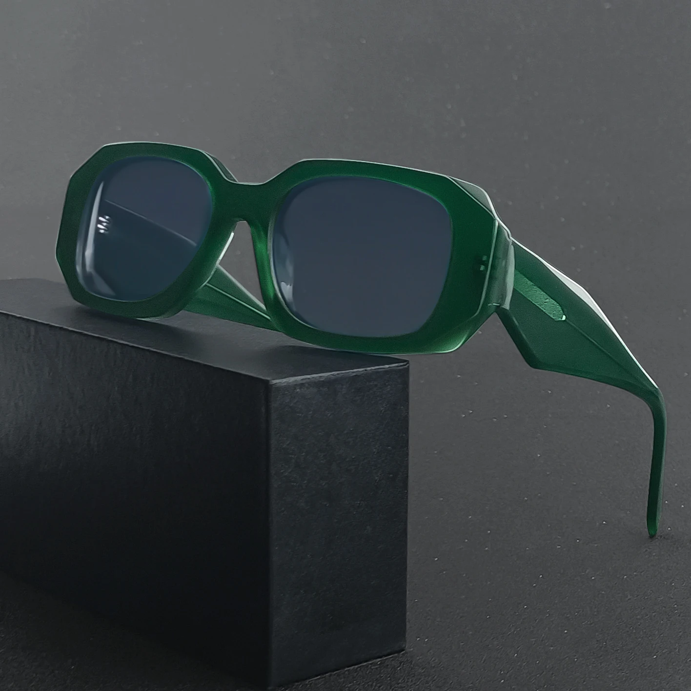 Polarized Retro Sunglasses with Plastic Frame and TAC Lens TAC Polarized Lens Sunglasses Classic Square Plastic Frame  main image 3
