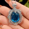 Pendentif cristal pointu bleu avec chaîne vénitien.