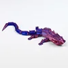 Lagarto rojo y azul de 22,5 cm.