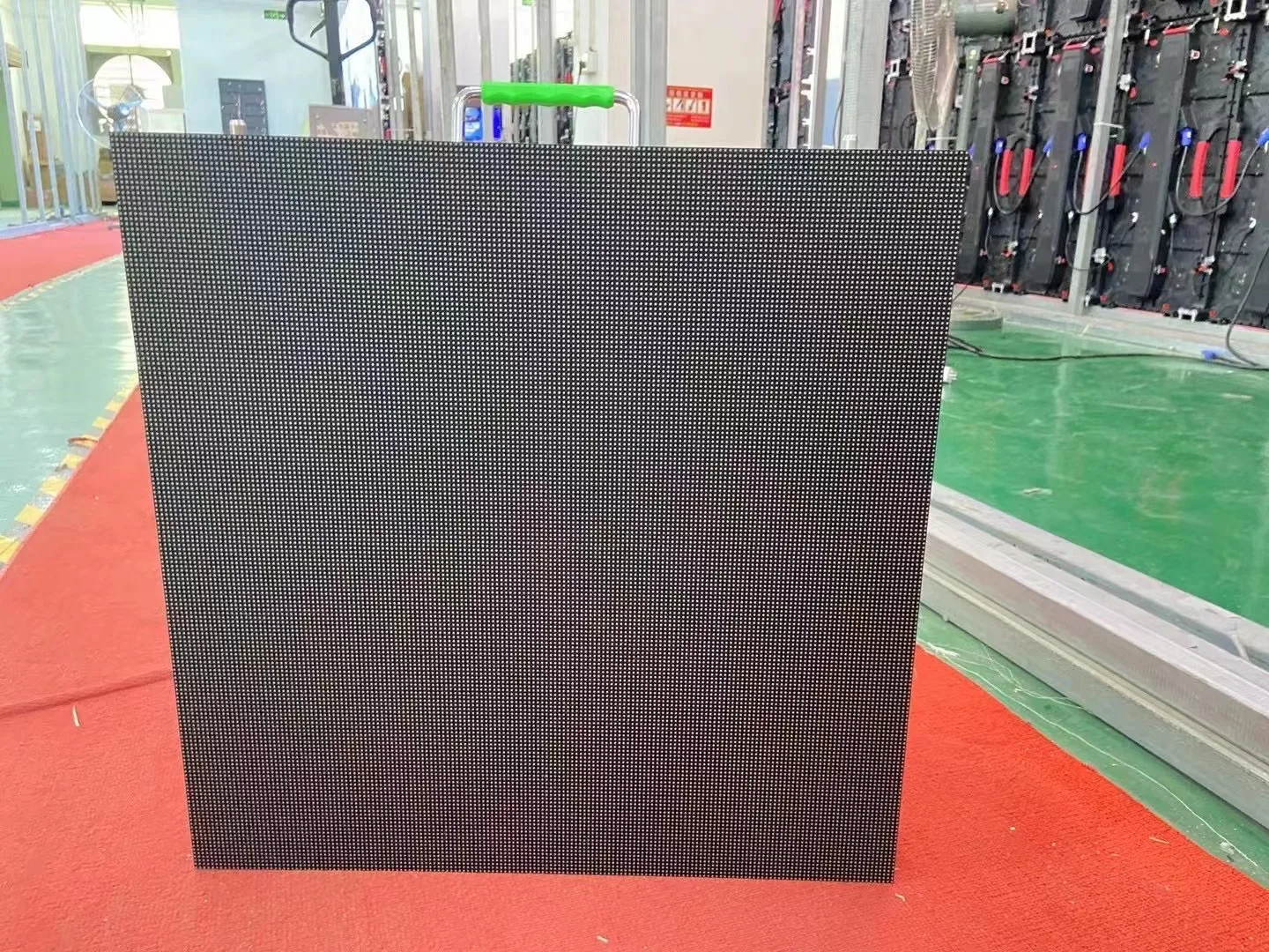 500*500mm Portable P2.9 P3.9 Full Color Indoor LED Display with 800nits Brightness and 160° View Angle