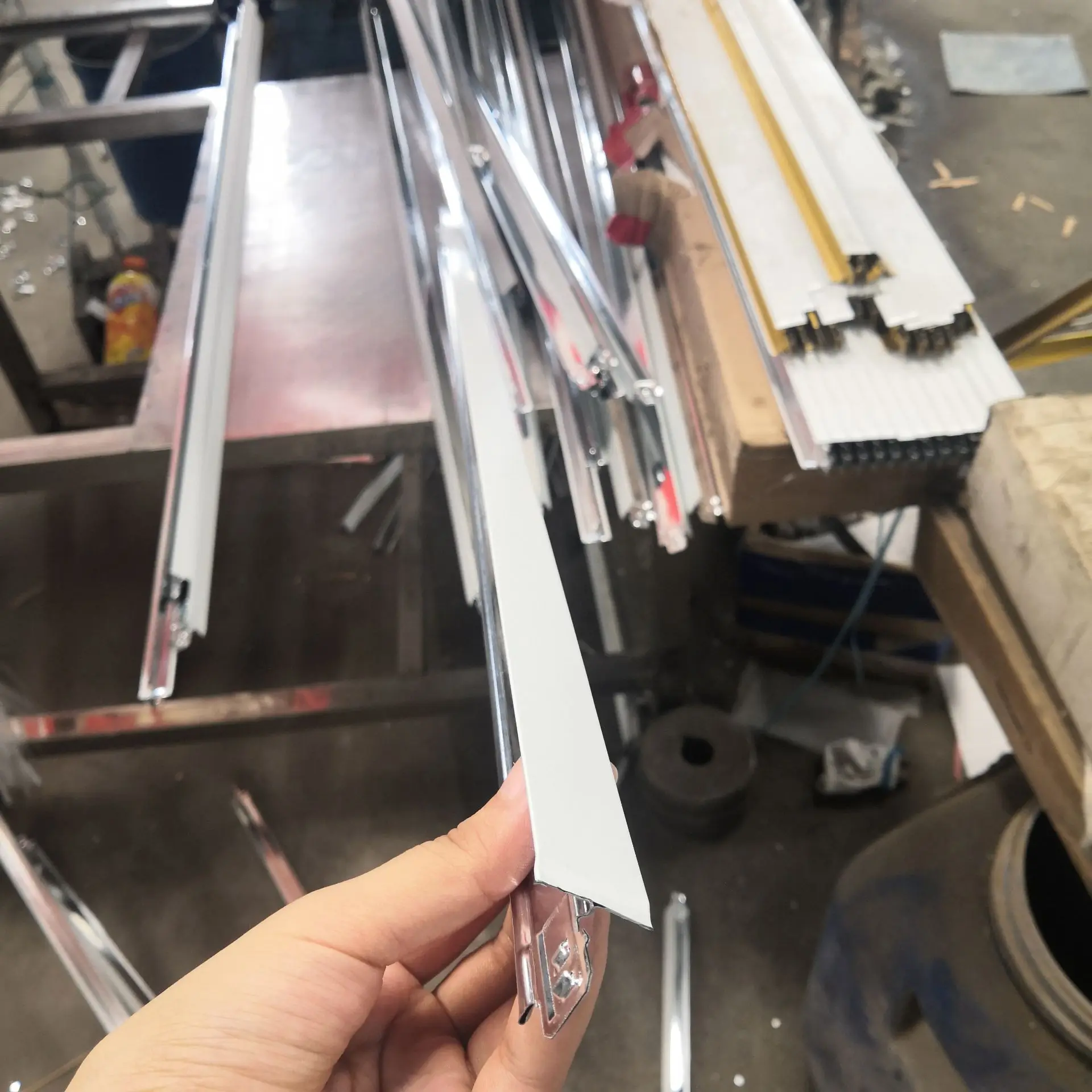 Main Tee Cross Tee and Wall Angle Ceiling t Grid Runner for Ceiling Tiles