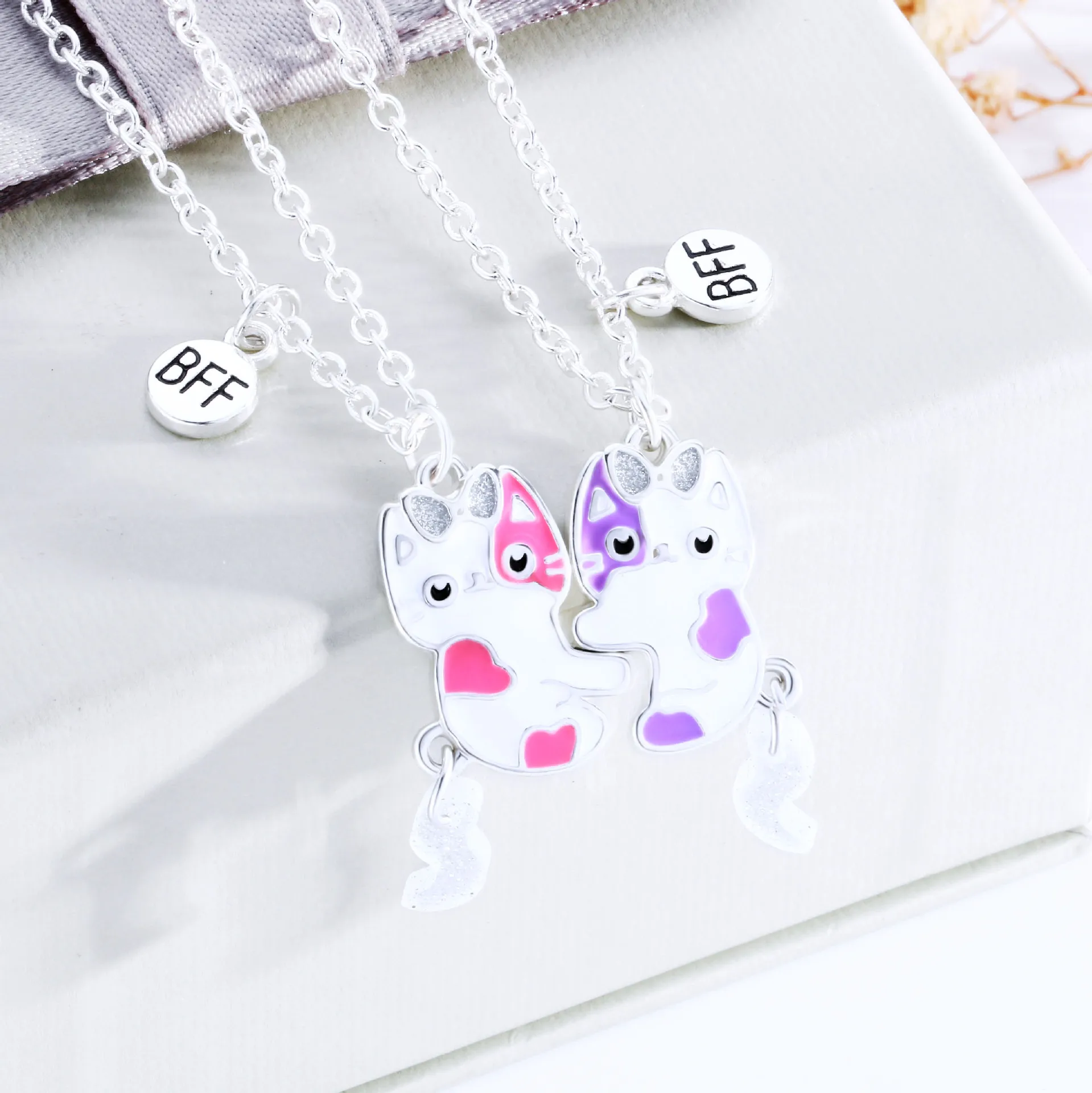 2pcs/set Cartoon Cat Shape Pendant Necklace for Best Friends