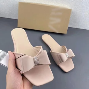 QuiteS 2026 Summer Open-Toe Bow Flat Sandals Large Size Square Head Light Weight Casual Toe Ladies' Fashionable Vacation Wear