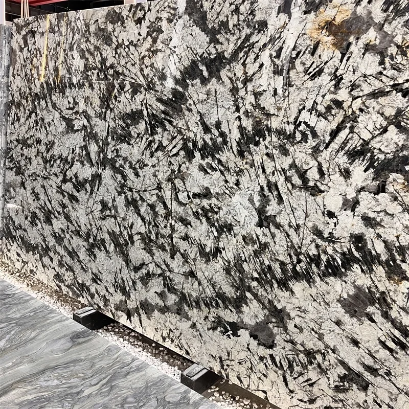 Luksusprodukt af god kvalitet – Snebjerggranitplader til væg- og gulvdekoration samt brasiliansk hvid granitarbejdsskive