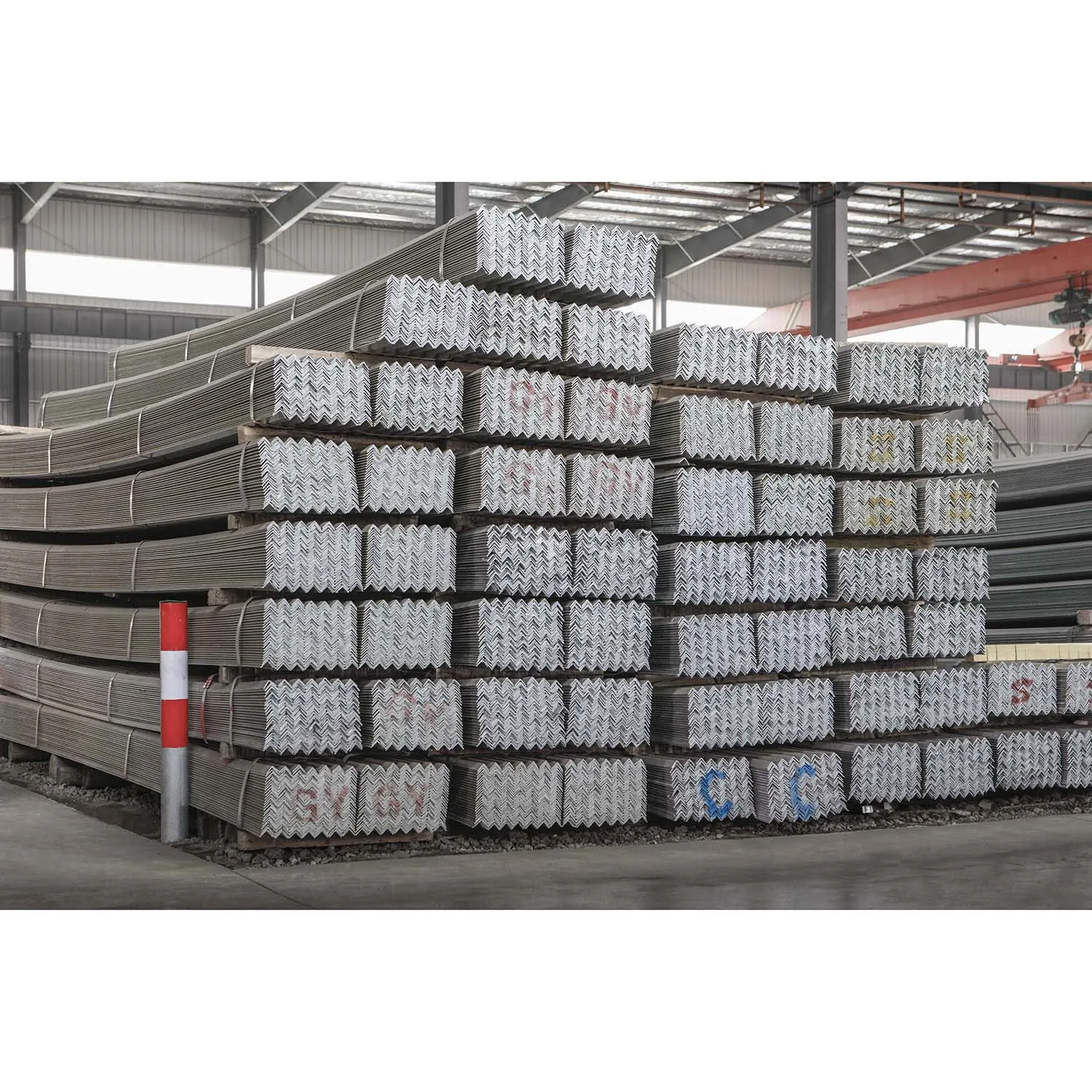 Barra angular laminada en caliente Q235 Q355 de acero galvanizado de ángulos iguales y desiguales ASTM para soldadura