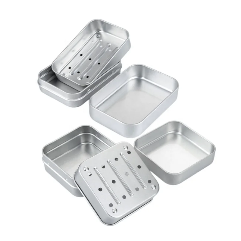 Przenośny zestaw składający się z 3 elementów: aluminiowe etui na mydło z tacką do odpływu wody i szczelnym pokryciem do przechowywania w łazience domu lub hotelu