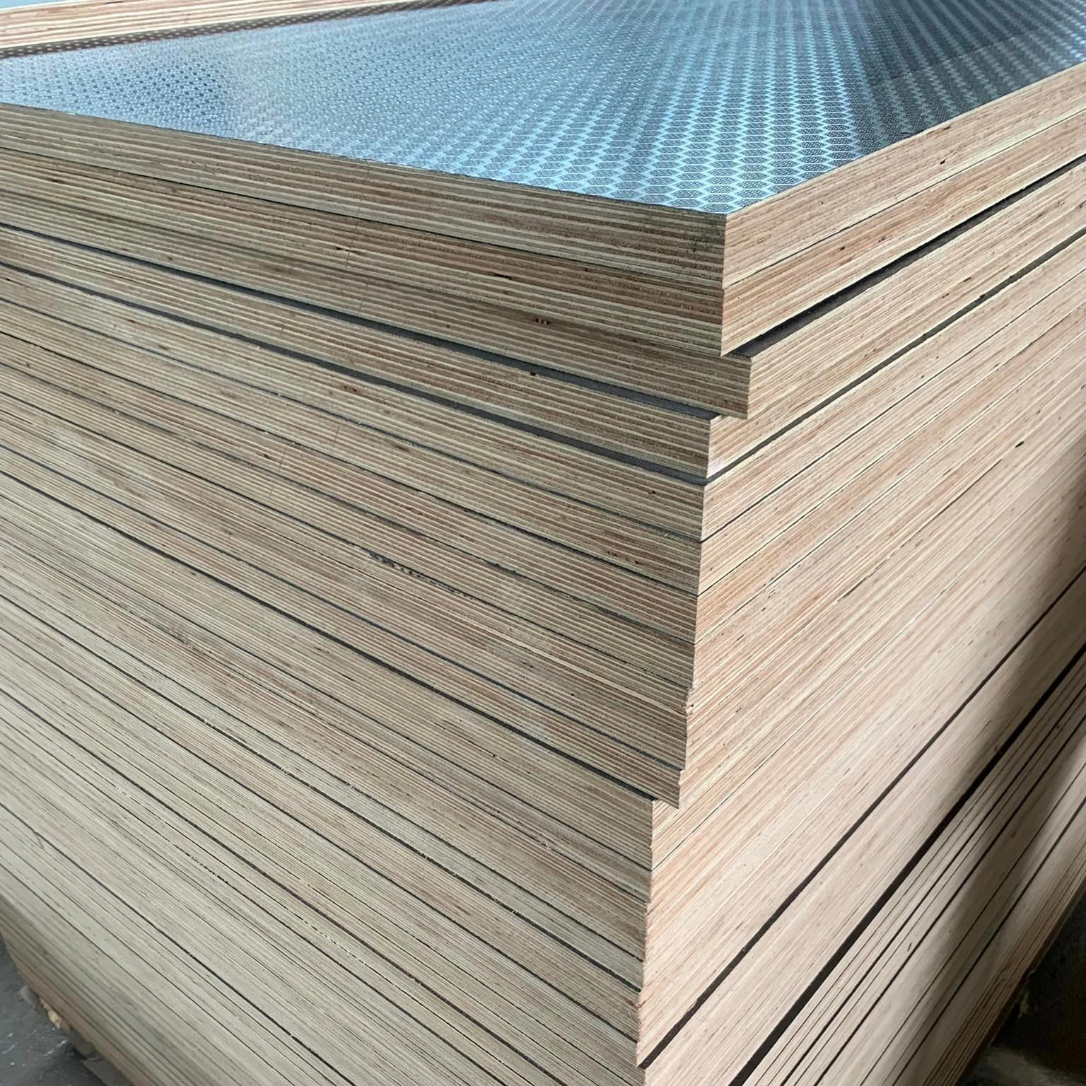 18 mm Hardwood Core Anti-slip filmbelagd plywood