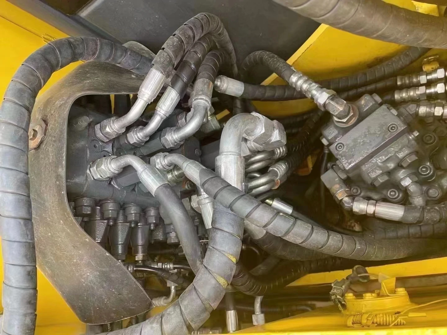 Japanese Used Komatsu PC70-8 Crawler Excavator with 6.5TON Operating Weight 0.3m³ Bucket Capacity and 48.5KW Power