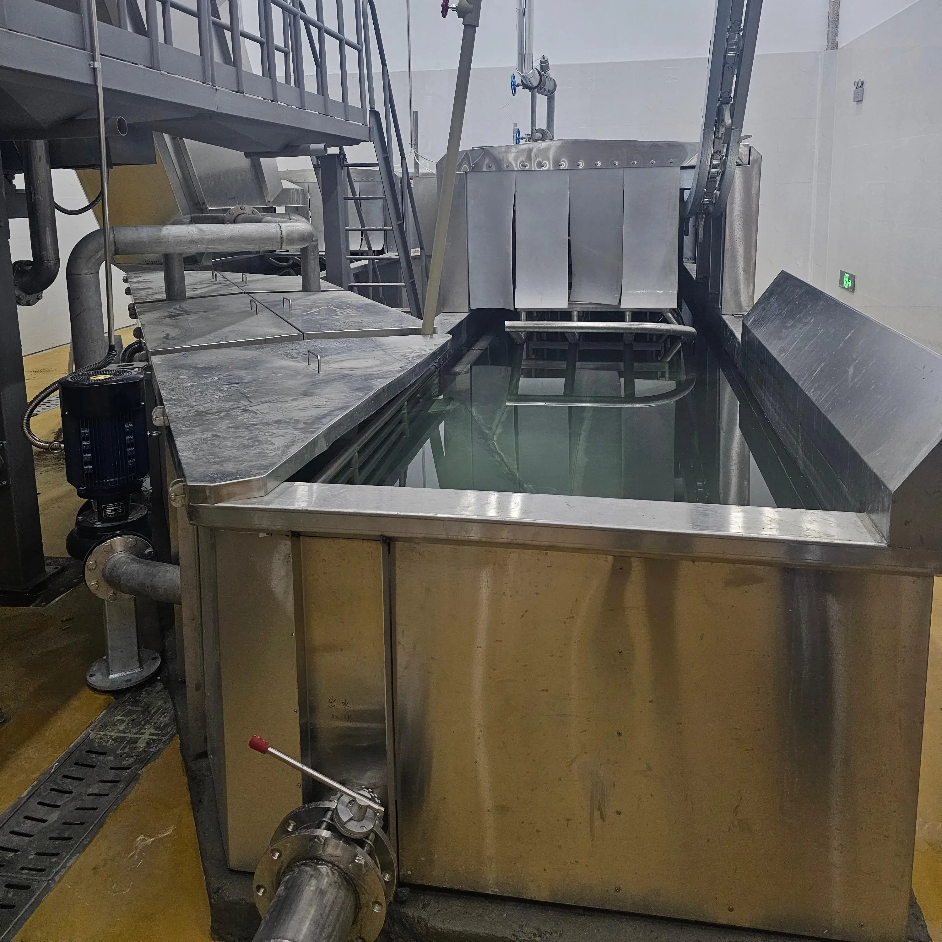 Integrated production line solutions for pig slaughtering and pork processing suitable for small and large slaughterhouses