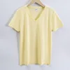 V cuello amarillo claro