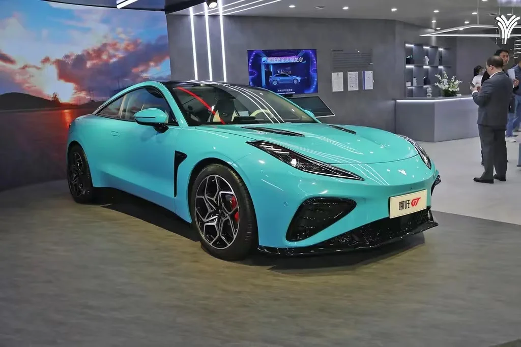 2023 High Speed Sports Car Electric Car 660km Cruising Range New Energy