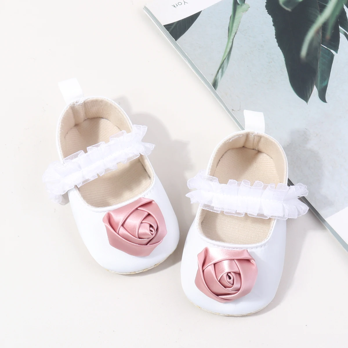Unisex Baby Party Shoes with Beautiful Flower Breathable Sandal for Spring and Summer Light and Flat Design details