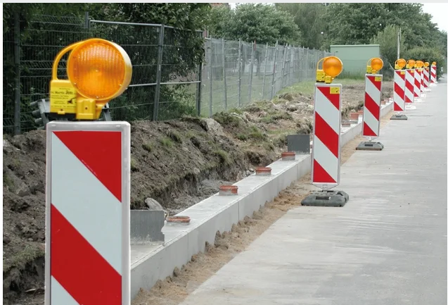 
Европейский английский 12352 баррикадный свет класса L6 двухсторонний аккумулятор стильный предупредительный свет 