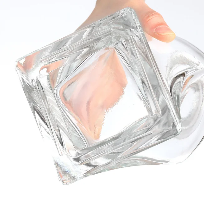 New Design Empty 750ml Unique Twisted Whiskey Tequila Decanter Glass  Bottle Custom  Glass Spirit Bottle with Glass Stopper