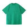 Camiseta verde hierba de 230g, lavada y con efecto desgastado.