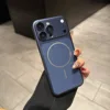 Se transforma instantáneamente en un estuche rígido magnético mate de 17 azules.