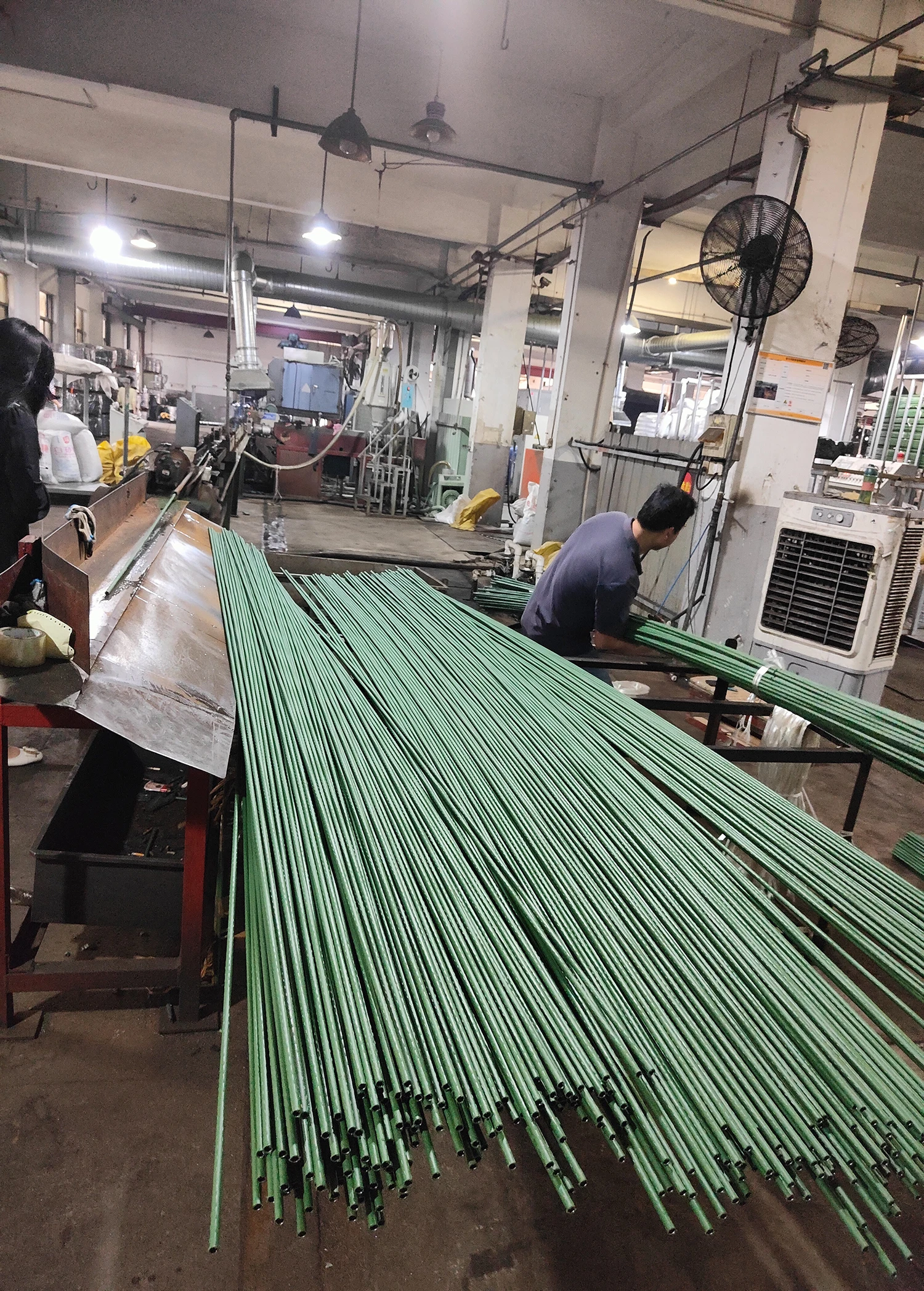 Wholesale Garden Plastic Support Stakes Green Plant Climbing Stake