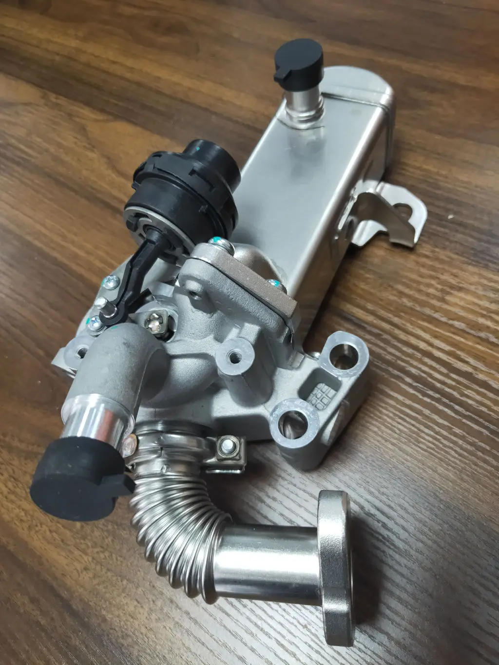 EGRバルブ 日産 100 NX 1990-1994年用 新品 14735-5X00A/5X00B