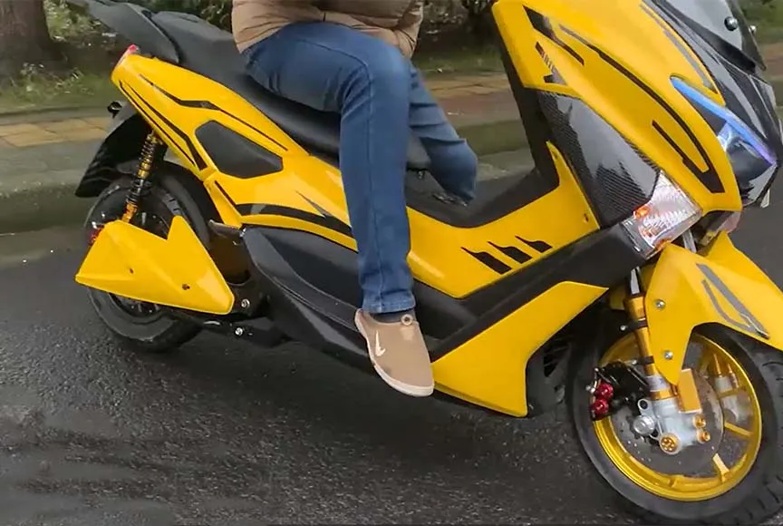 CKD SKD 12inch 2700W 85km/h Speed Adult Eec Electric Motorcycle Racing Fast Scooter Electric Scooter Moped for Sale