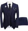 Top, pantaloni e gilet blu navy